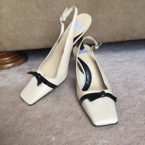 Arturo Chiang Beige Slingbacks